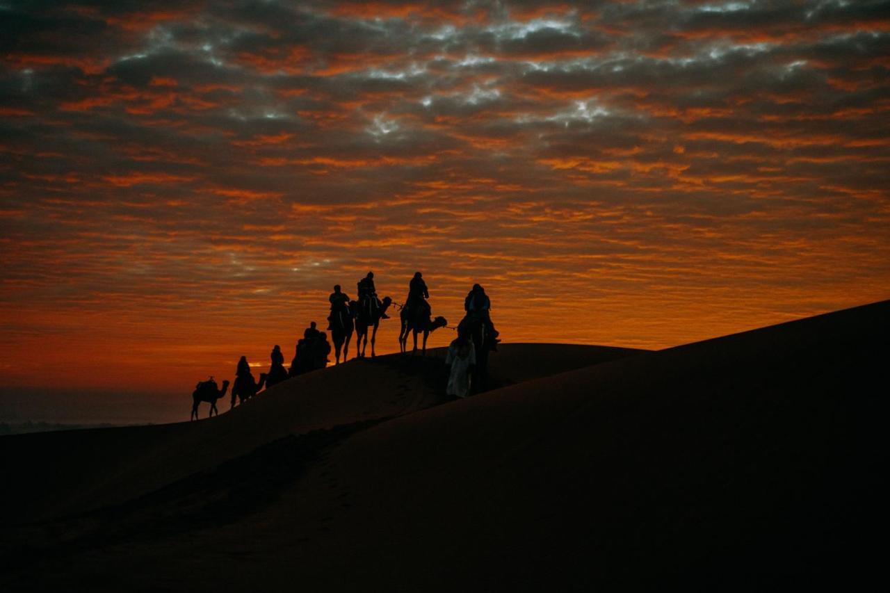 Akabar Luxury Desert Camp 梅尔祖卡 外观 照片